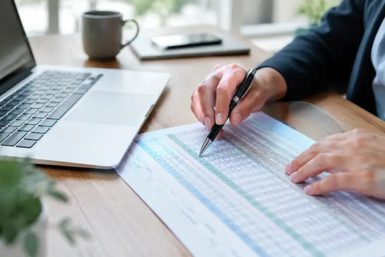 Tri de données sur une liste email d'entreprise pour la prospection B2B