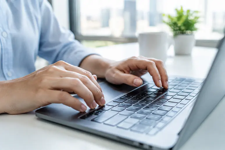 Nettoyage d'une liste de contacts pour optimiser la stratégie newsletter de l'entreprise